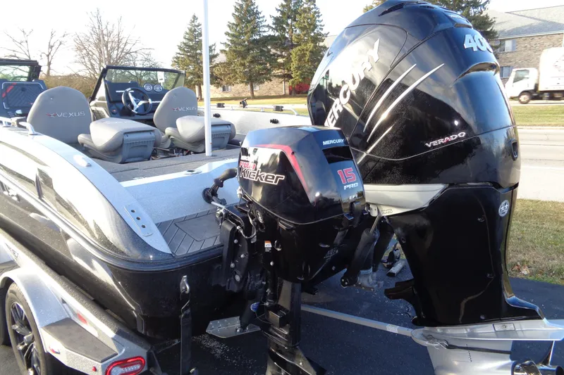 Slide: The Image of 2022 Vexus DVX22 boat with Mercury Verado and Pro Kicker engines. - 17