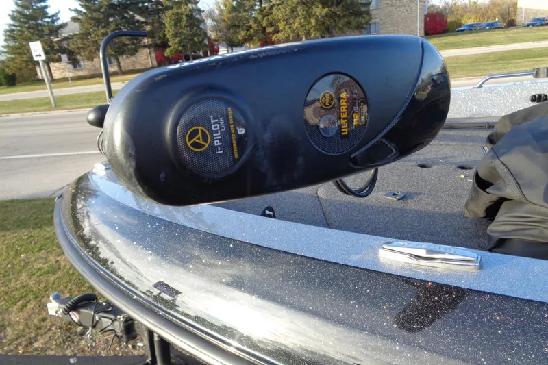 Slide: The Image of 2022 Vexus DVX22 boat with i-Pilot trolling motor on a sunny day. - 19