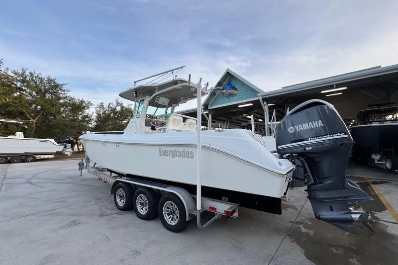 Slide: The Image of 2008 Everglades 290 Center Console boat on trailer with Yamaha outboard motor. - 15