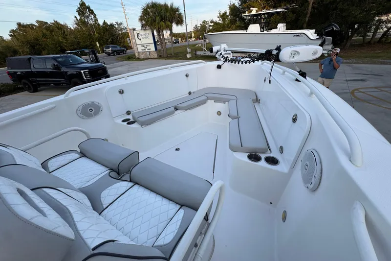Slide: The Image of 2008 Everglades 290 Center Console boat with spacious seating and modern design. - 17