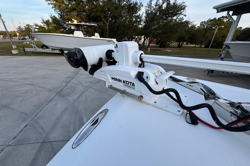 Slide: The Image of 2008 Everglades 290 Center Console with Minn Kota Terrova trolling motor on deck. - 20