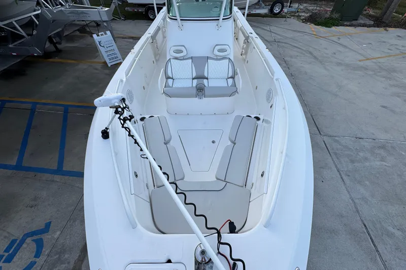 Slide: The Image of 2008 Everglades 290 Center Console boat interior with seating and equipment. - 22