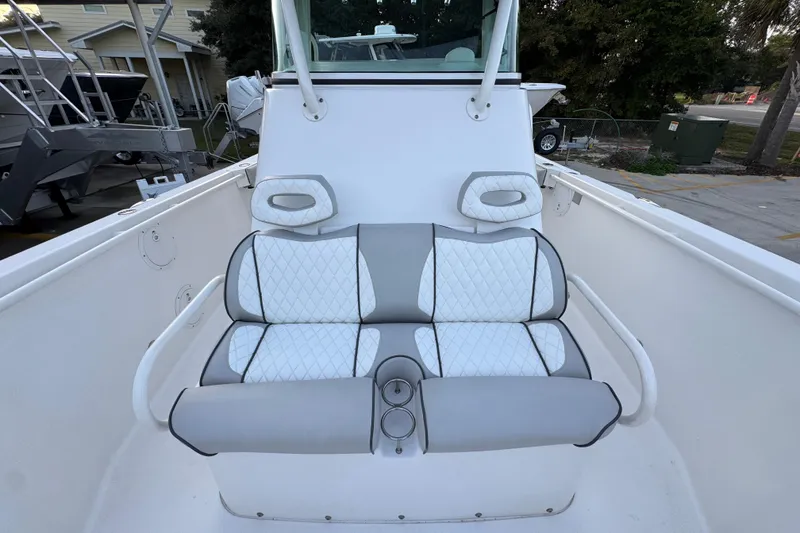 Slide: The Image of 2008 Everglades 290 Center Console boat with white and gray cushioned seating. - 25