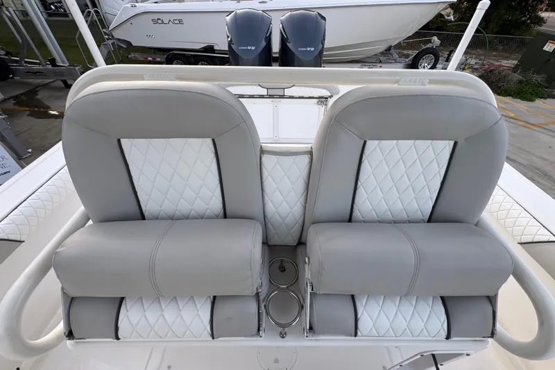 Slide: The Image of 2008 Everglades 290 Center Console boat with dual cushioned seats and diamond-pattern upholstery. - 31
