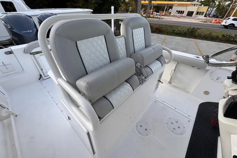 Slide: The Image of 2008 Everglades 290 Center Console boat with dual cushioned seats and Yamaha V8 engines. - 37