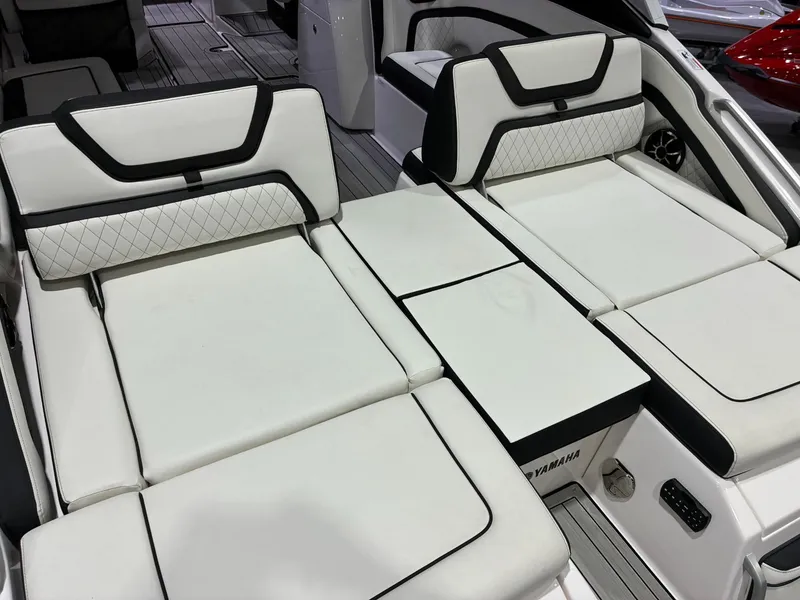 Slide: The Image of Yamaha 275SD 2024 - 7