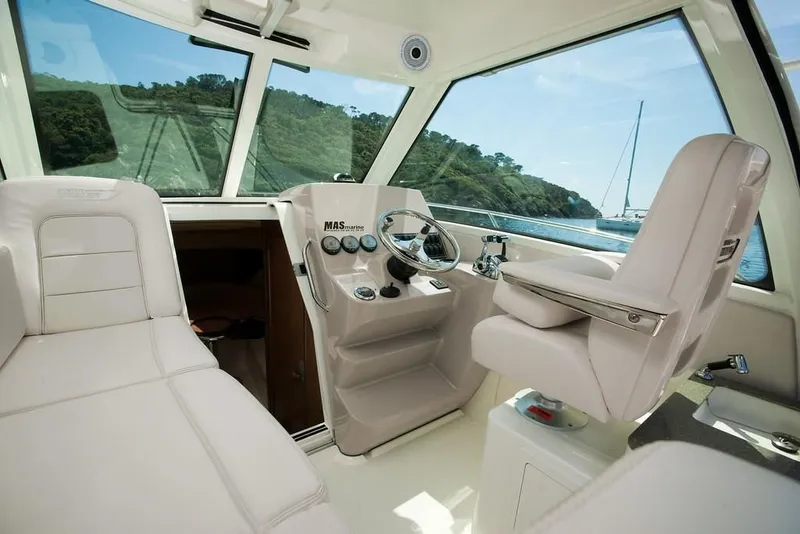 Slide: The Image of 2023-Boston-Whaler-285-Conquest-MarineMax - 7