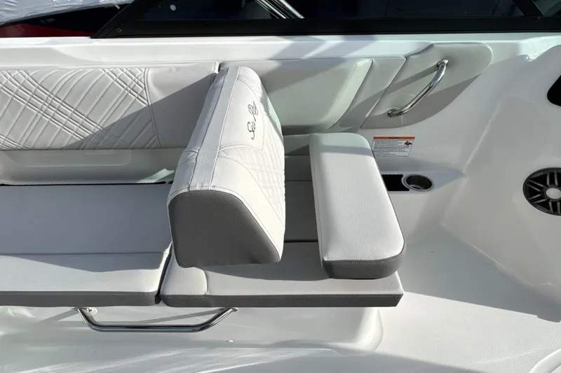 Slide: The Image of Sea Ray SDX 230 Outboard 2026 - 20