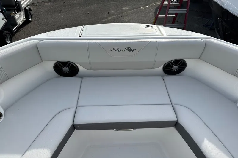 Slide: The Image of Sea Ray SDX 230 Outboard 2026 - 41
