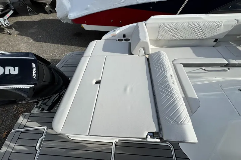 Slide: The Image of Sea Ray SDX 230 Outboard 2026 - 8