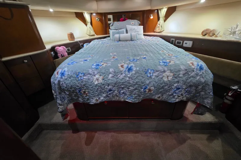 Slide: The Image of Luxurious bathroom in 2005 Meridian 580 Pilothouse yacht with modern fixtures. - 32