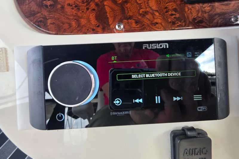 Slide: The Image of Simrad RS35 marine radio on 2005 Meridian 580 Pilothouse, displaying "No GPS Information." - 54