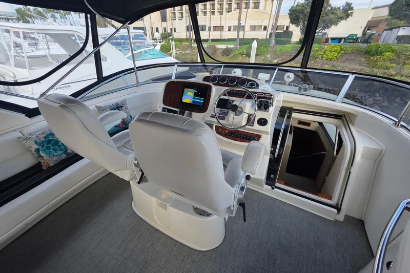 Slide: The Image of Nautical Structures crane on 2005 Meridian 580 Pilothouse yacht deck. - 58