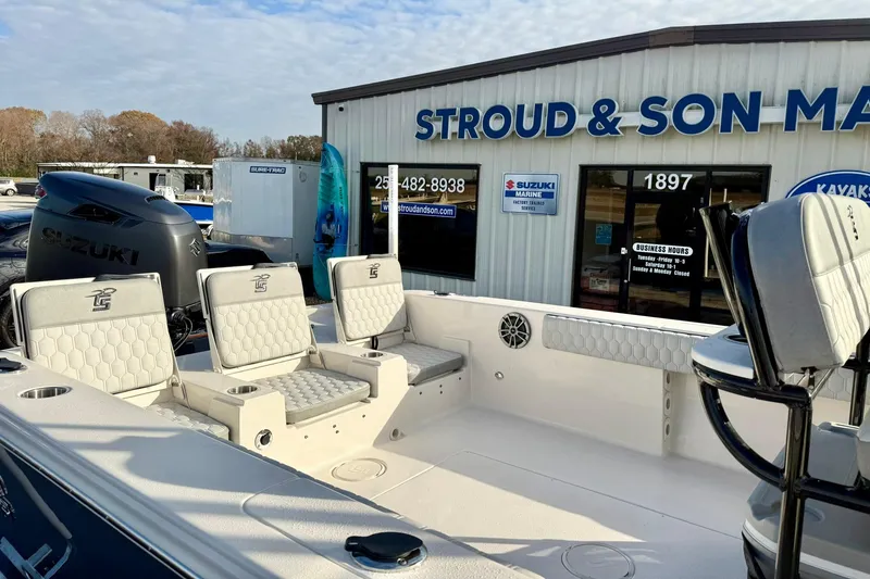 Slide: The Image of 2026 Carolina Skiff 26 Ultra Elite boat at Stroud & Son Marine dealership. - 32