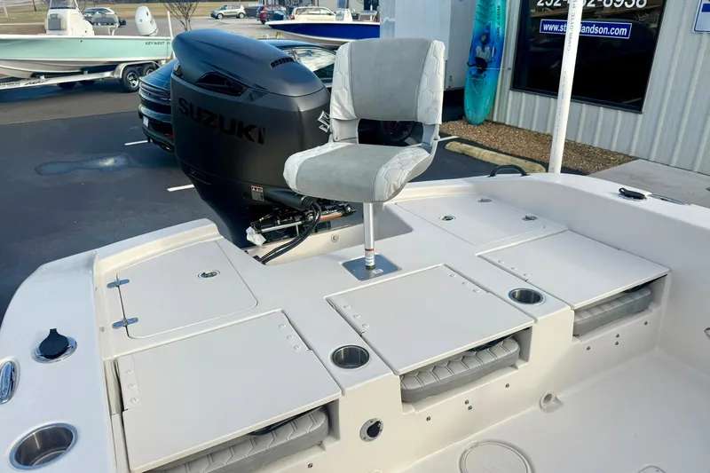 Slide: The Image of 2026 Carolina Skiff 26 Ultra Elite boat with Suzuki outboard motor and seating. - 37