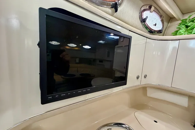 Slide: The Image of Flat-screen TV in the cabin of a 1995 Sea Ray 370 Sundancer yacht. - 25
