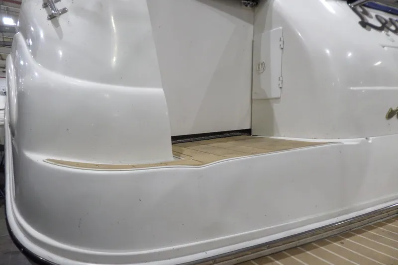 Slide: The Image of Rear view of a 2000 Sea Ray 340 Sundancer boat, showcasing the swim platform. - 9