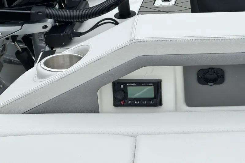 Slide: The Image of Sea Ray SLX 310 Outboard 2026 - 12