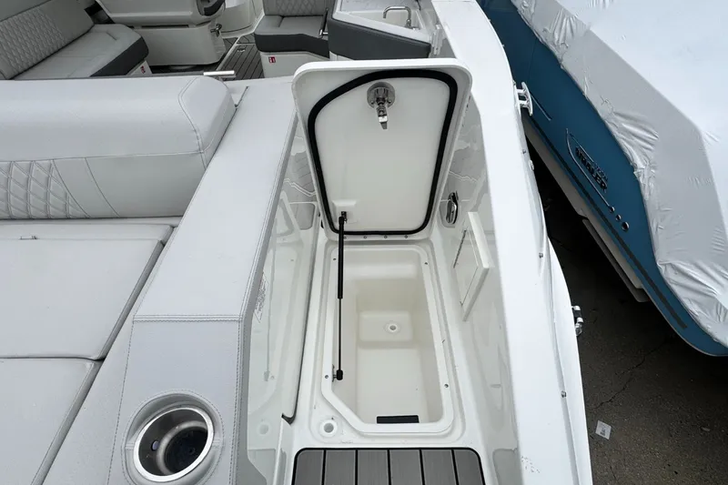 Slide: The Image of Sea Ray SLX 310 Outboard 2026 - 14