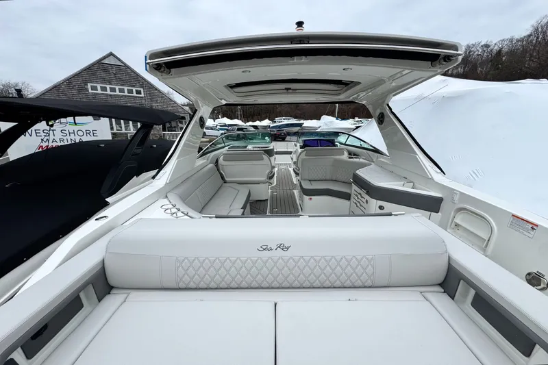 Slide: The Image of Sea Ray SLX 310 Outboard 2026 - 15