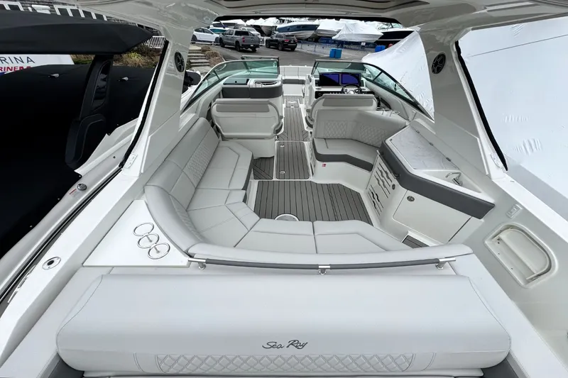 Slide: The Image of Sea Ray SLX 310 Outboard 2026 - 16