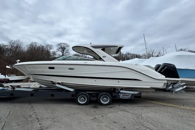 Slide: The Image of Sea Ray SLX 310 Outboard 2026 - 49
