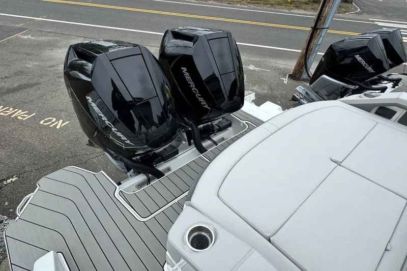 Slide: The Image of Sea Ray SLX 310 Outboard 2026 - 7