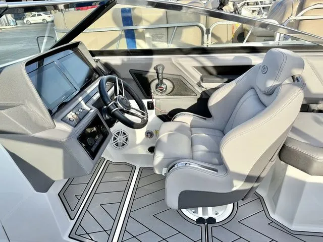 Slide: The Image of Cobalt R6 Outboard 2022 - 11