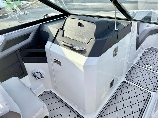 Slide: The Image of Cobalt R6 Outboard 2022 - 13