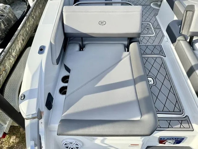 Slide: The Image of Cobalt R6 Outboard 2022 - 15