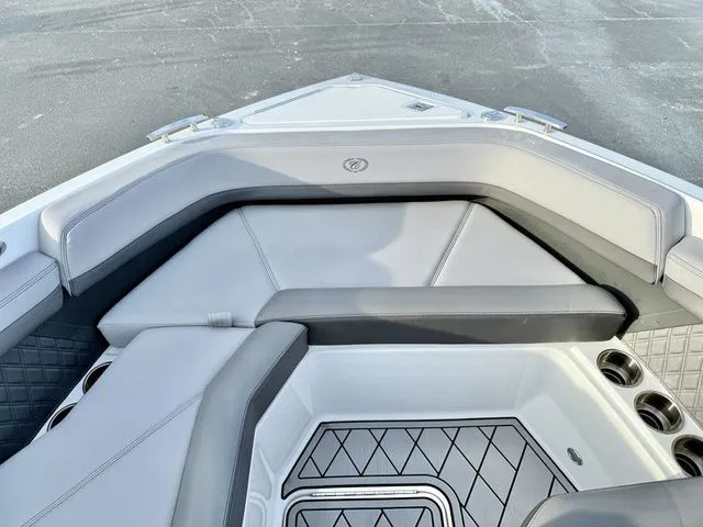 Slide: The Image of Cobalt R6 Outboard 2022 - 19