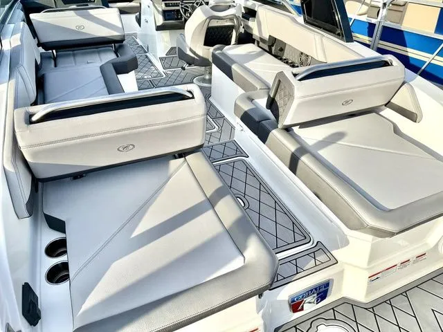 Slide: The Image of Cobalt R6 Outboard 2022 - 3