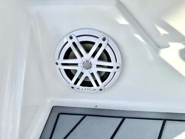 Slide: The Image of Cobalt R6 Outboard 2022 - 5