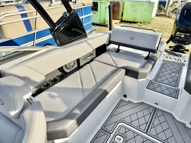 Slide: The Image of Cobalt R6 Outboard 2022 - 7