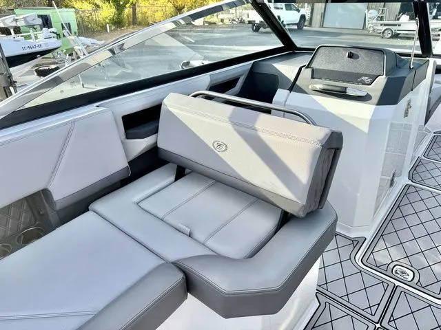 Slide: The Image of Cobalt R6 Outboard 2022 - 9