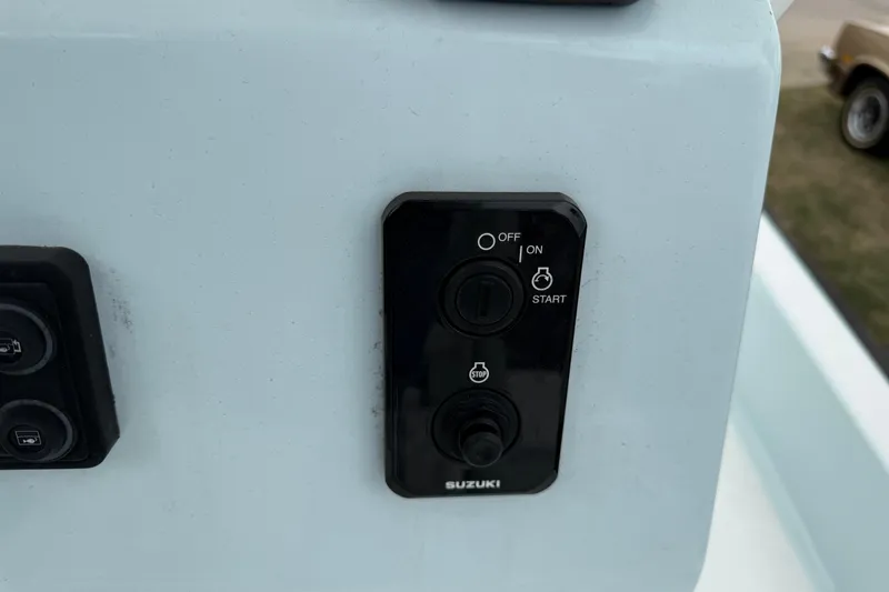 Slide: The Image of Control panel of a 2023 Shallow Sport 25 X3 boat with Suzuki ignition. - 20
