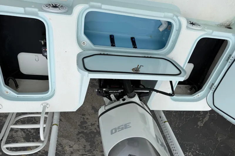 Slide: The Image of 2023 Shallow Sport 25 X3 boat compartments and engine detail. - 34