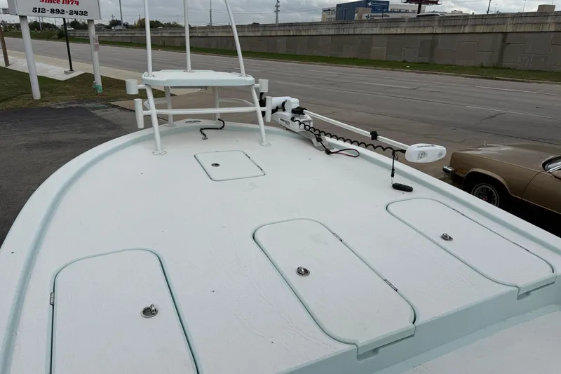 Slide: The Image of 2023 Shallow Sport 25 X3 boat deck with storage compartments and trolling motor. - 44
