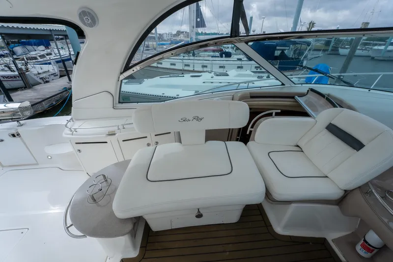 Slide: The Image of 2005 Sea Ray 500 Sundancer yacht interior with sink, mini fridge, and seating area. - 18