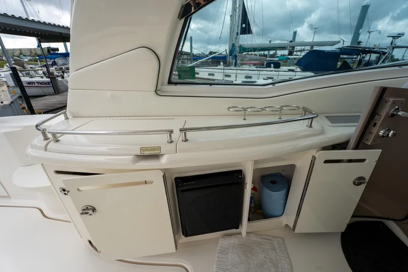 Slide: The Image of Interior of 2005 Sea Ray 500 Sundancer yacht with luxurious seating and navigation controls. - 20
