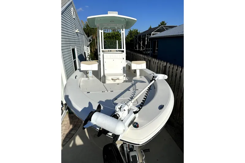 Slide: The Image of 2018 Robalo 226 Cayman boat docked beside a house, featuring a sleek design and modern equipment. - 6