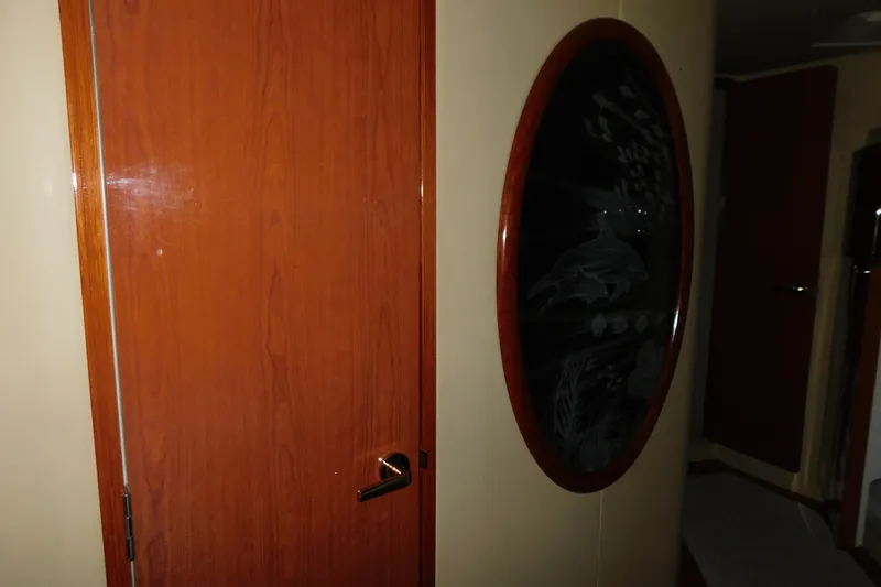 Slide: The Image of Interior of 1999 Sea Ray 500 Sundancer with wooden door and decorative oval panel. - 22