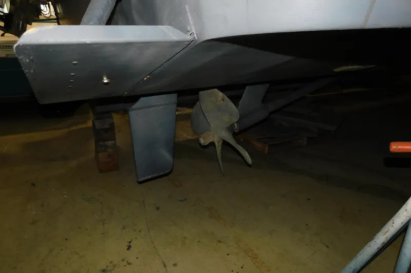 Slide: The Image of 1999 Sea Ray 500 Sundancer propeller and rudder detail in a workshop setting. - 37