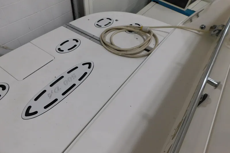 Slide: The Image of 1999 Sea Ray 500 Sundancer deck with coiled rope and railing. - 4