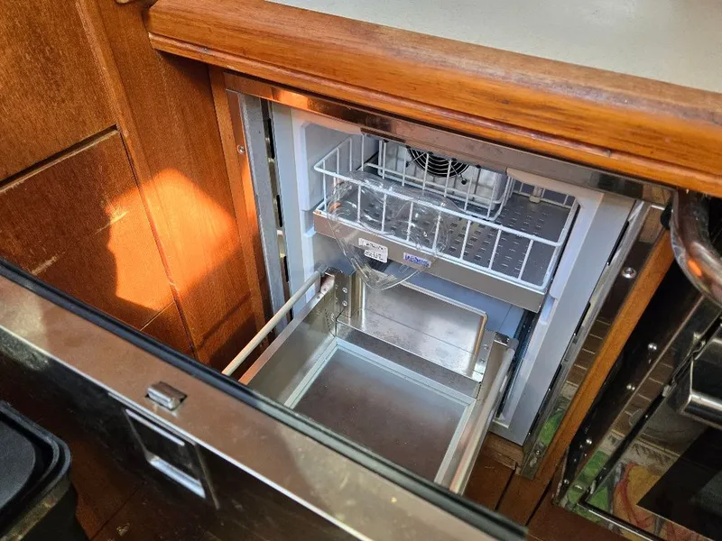 Slide: The Image of Hunter 44 2006 - 14