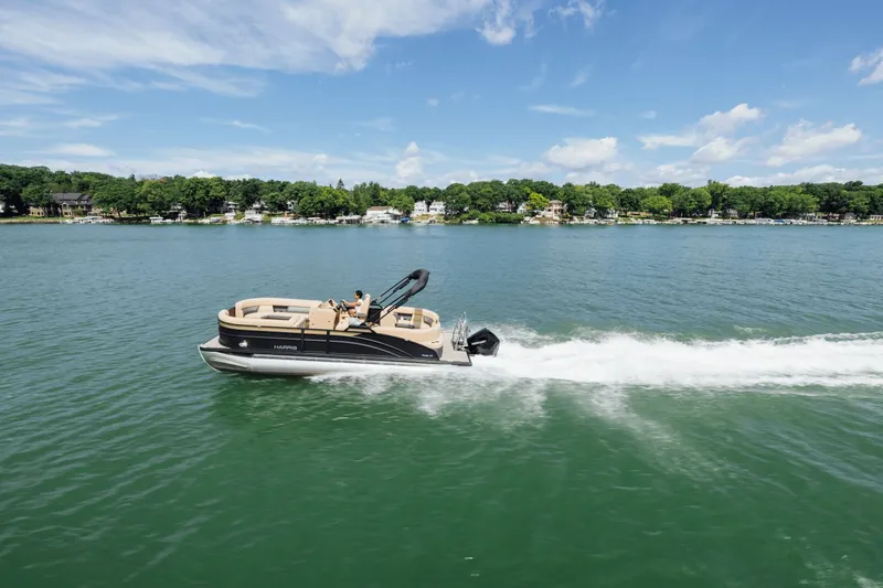 Slide: The Image of Harris Cruiser 230 2026 - 51