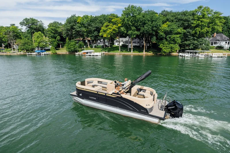 Slide: The Image of Harris Cruiser 230 2026 - 56