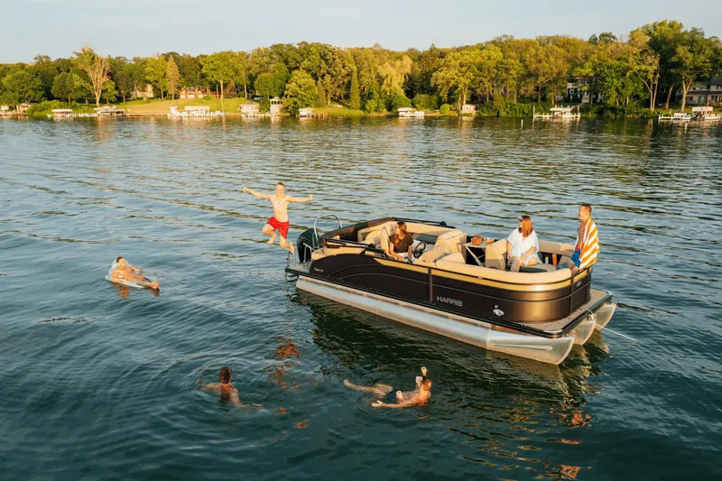 Slide: The Image of Harris Cruiser 230 2026 - 6