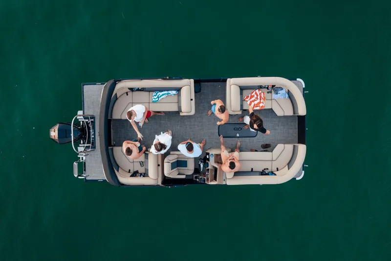 Slide: The Image of Harris Cruiser 230 2026 - 61