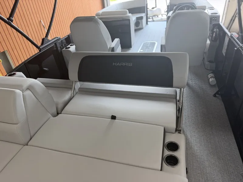 Slide: The Image of Harris Cruiser 230 2026 - 14
